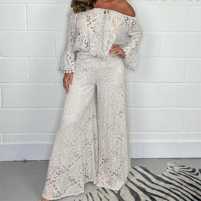 Elegant off-shoulder set med vida byxor