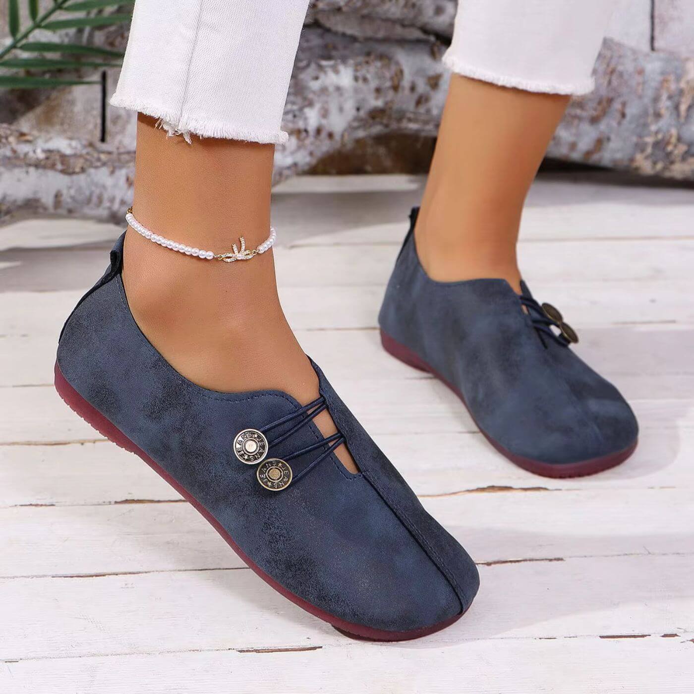 Eleganta ballerinas med dekorativa knappar