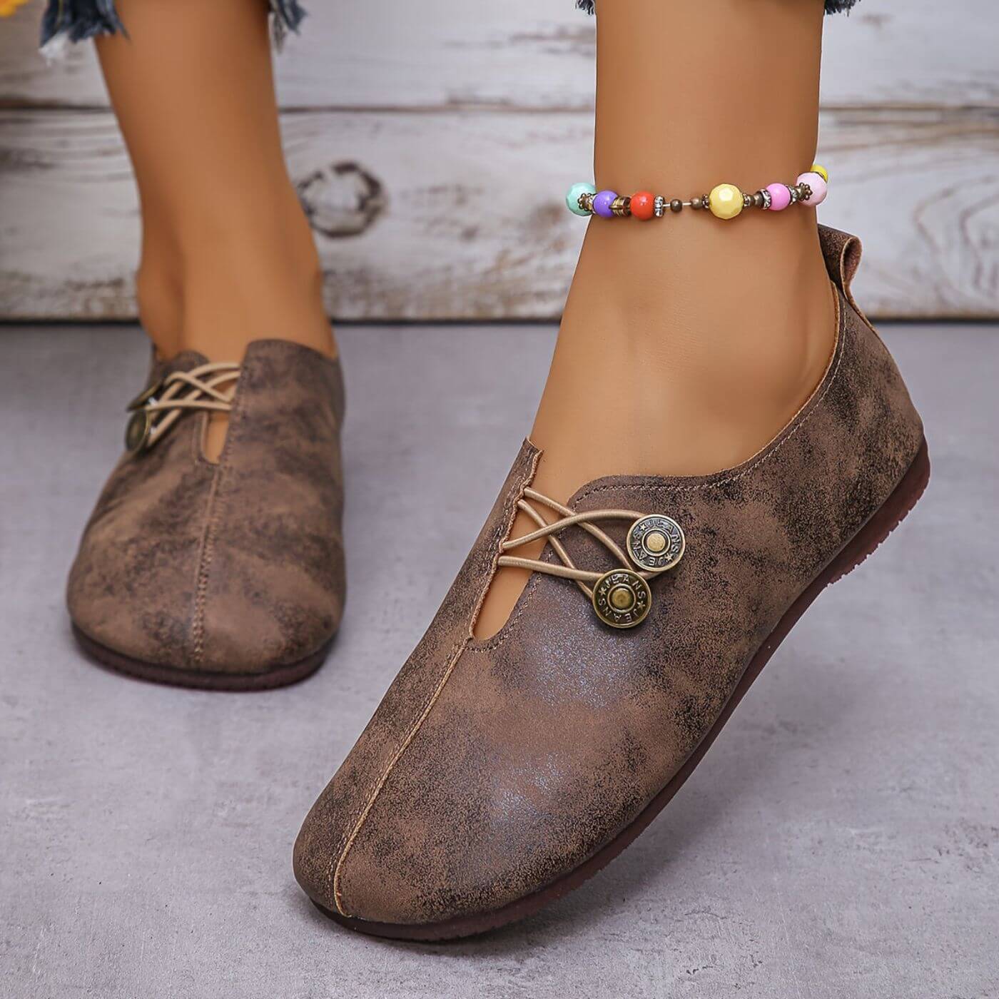 Eleganta ballerinas med dekorativa knappar