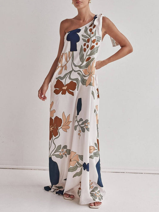 Asymmetrisk blommig klänning med elegant axelband