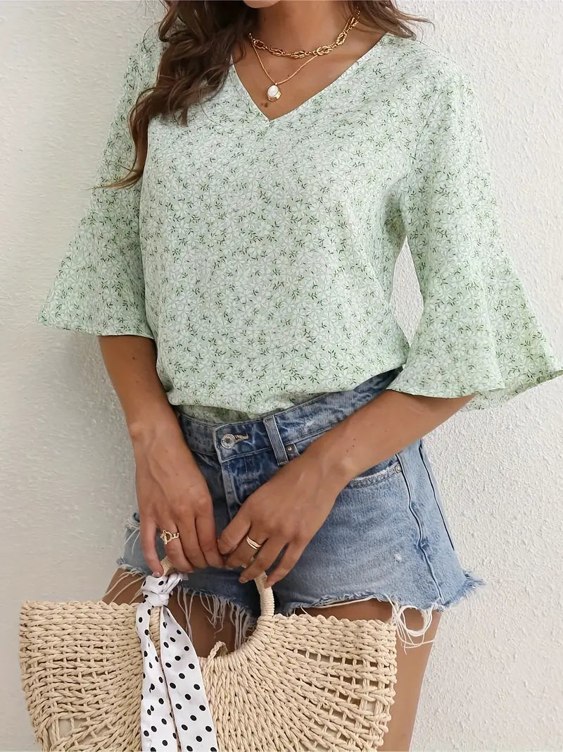Blommig blus med V-hals