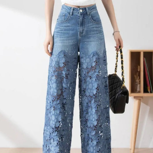 Jeans med spetsdetaljer och vida ben