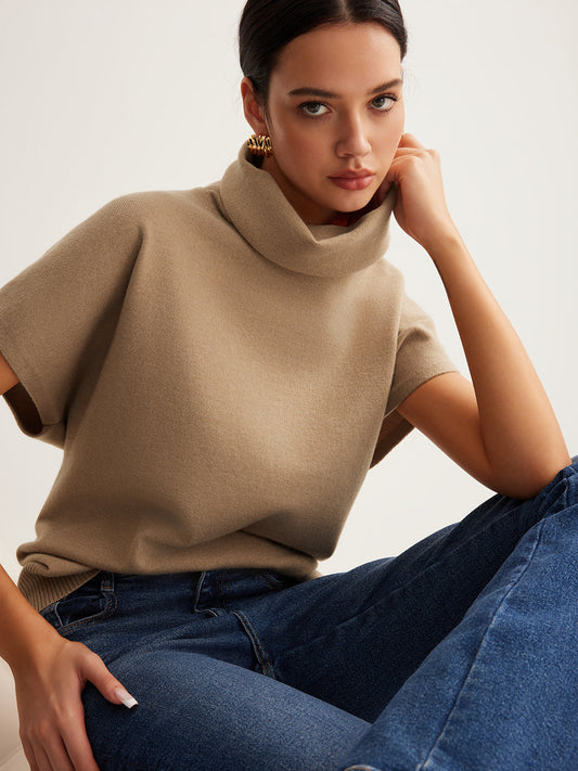 Beige turtleneck med korta ärmar för kvinnor.